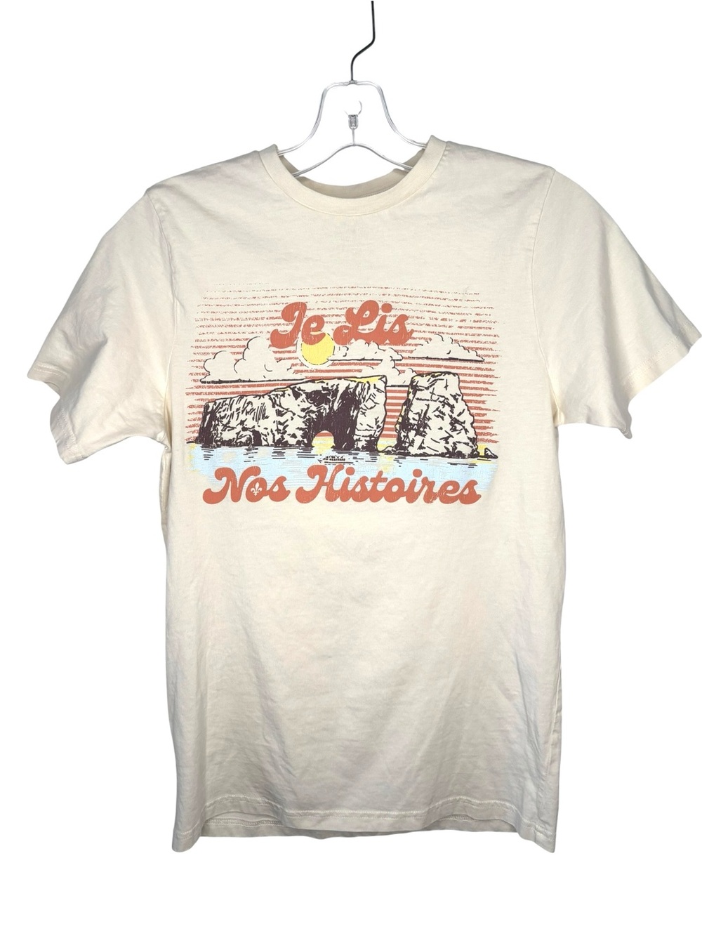 Cream 💯 Cotton Graphic Tee 'short sleeved Je‎ Lis Nos Histoires' size Small